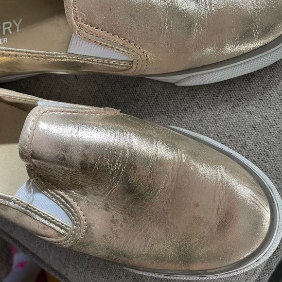 Gold women’s 8.5 Sperries - Picture 2 of 4